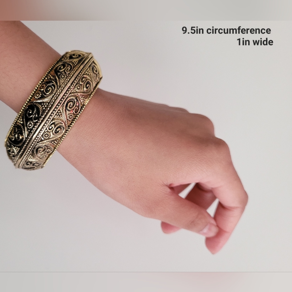 Swirl bracelet